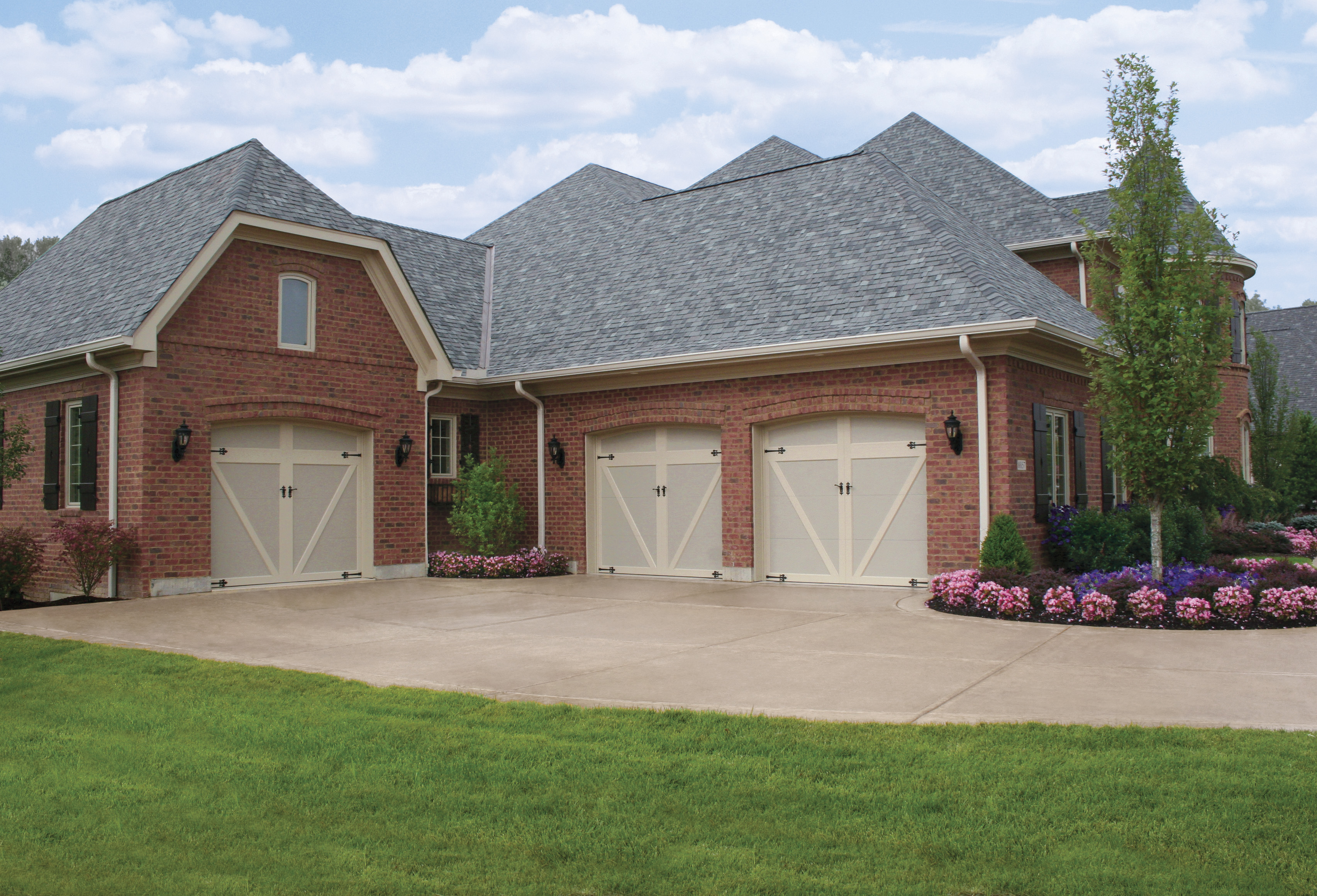 COACHMAN® collection garage doors